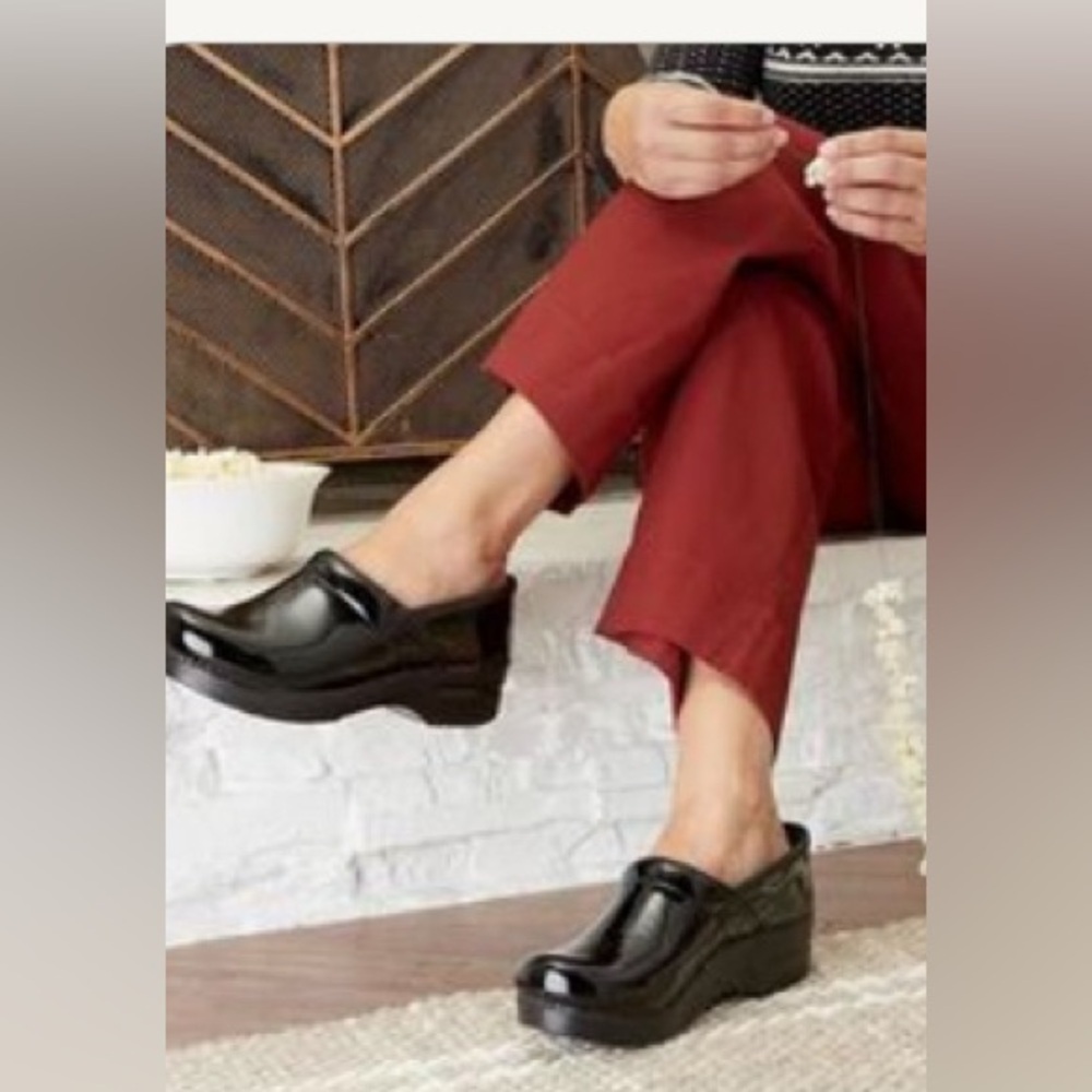 Dansko Black Patent Leather Clog Shoes size 38